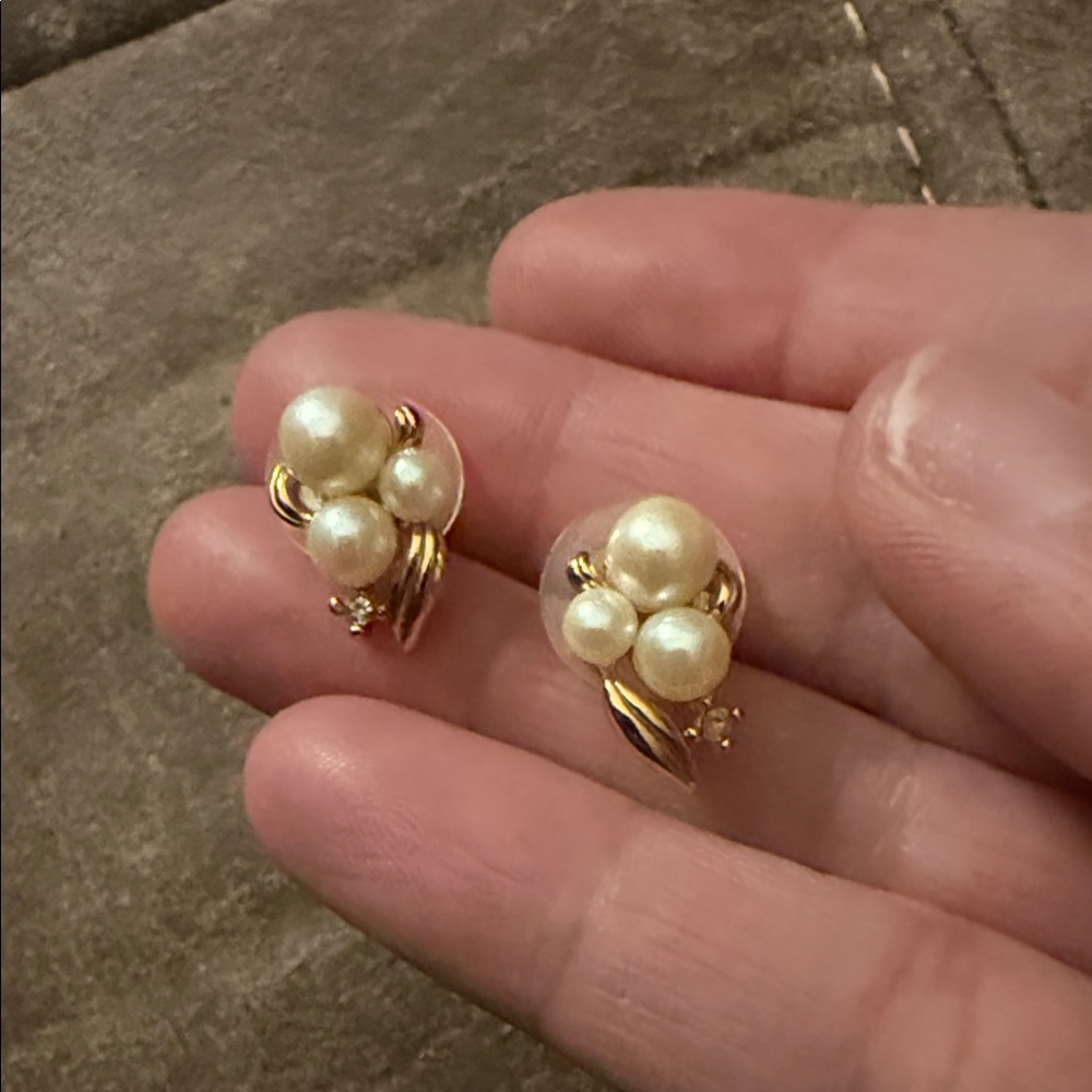Gold-Tone Pearl Cluster  Earrings - Classic Cream Pearls